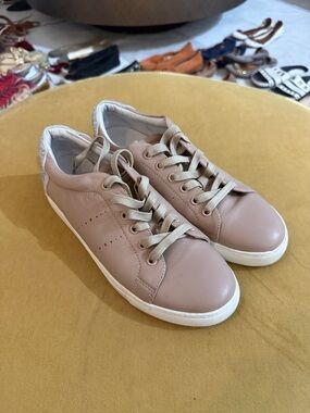 Women’s Low-Top Lace-Up Sneakers in Mauve Blush